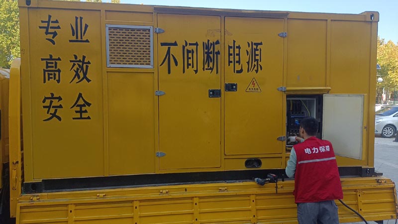 河源柴油发电机组和UPS电源配合使用时，如何避免切换过程中的电力中断？